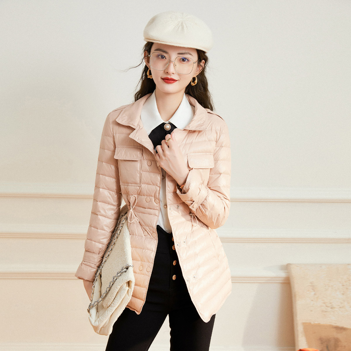 白鹿语简约抽绳收腰秋冬款翻领轻薄羽绒服时尚鸭绒外套女BX30019