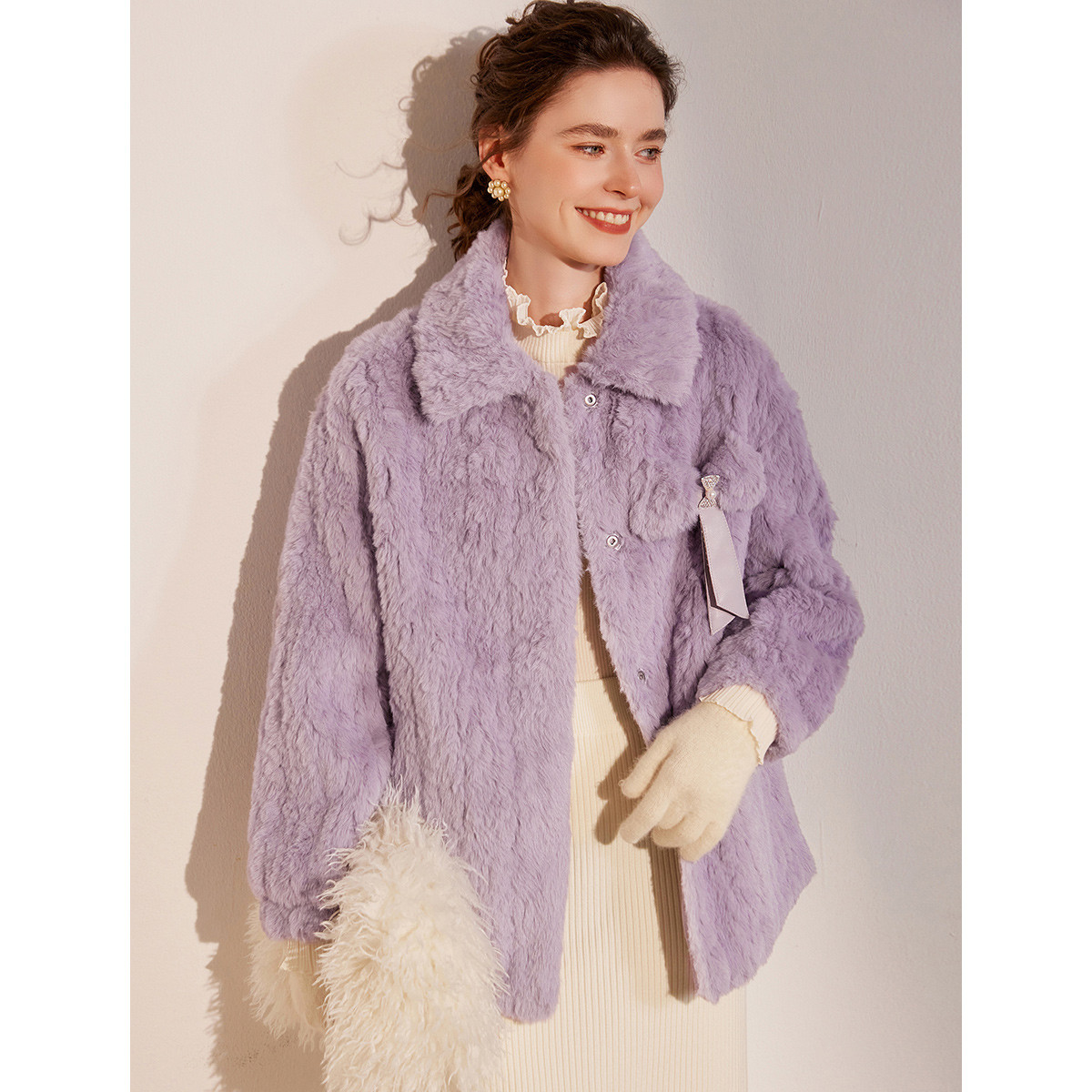 白鹿语冬款时尚甜美翻领蝴蝶结装饰浪漫绒感保暖外套HX10029