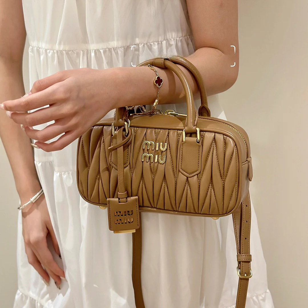 99新 MIU MIU/缪缪 miumiu褶皱保龄球棕色/公价无/甄选