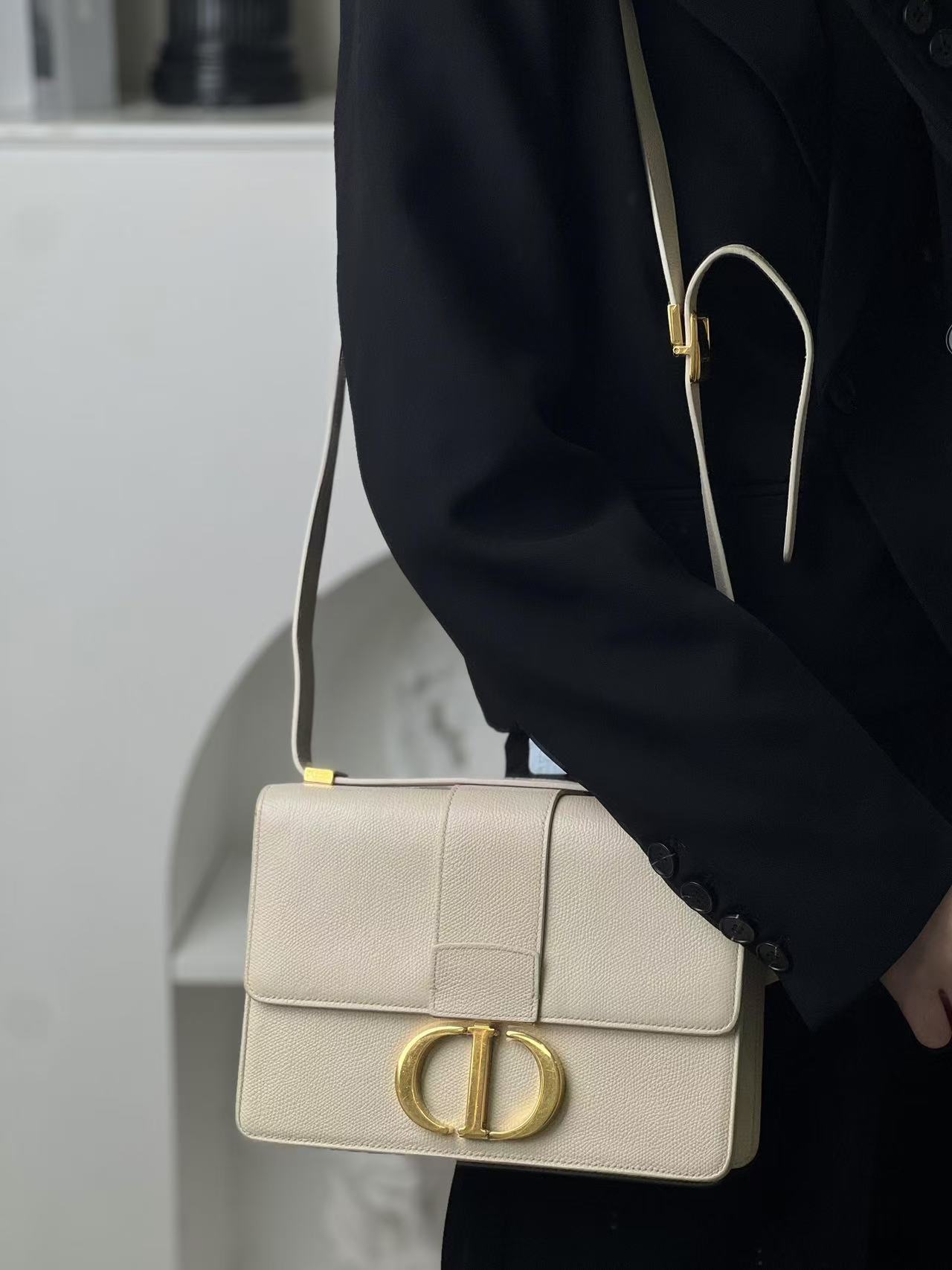 99新 DIOR/迪奥 dior蒙田30皮肩带白色肩斜挎包/公价无/甄选