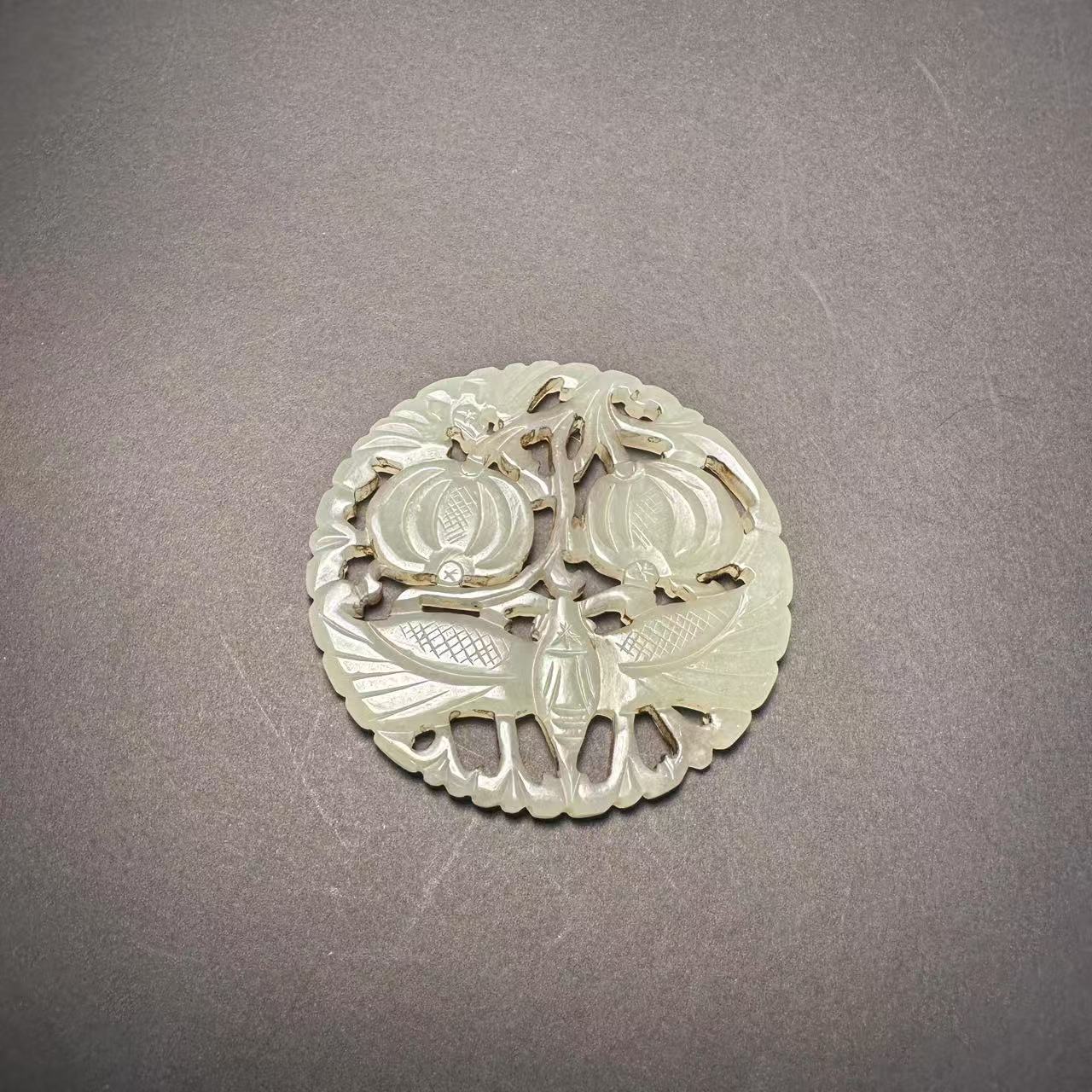 创汇时期 和田玉镂 雕蝴蝶纹玉佩666-63