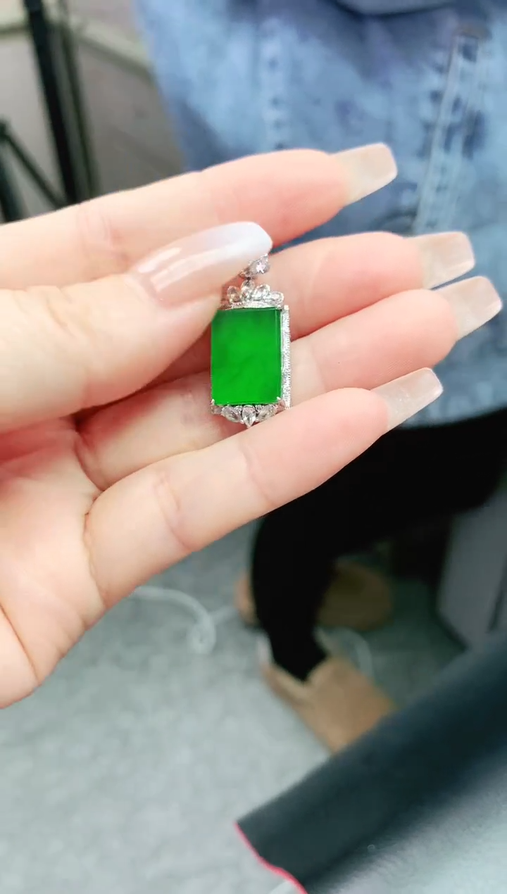 【闪购商品】翡翠颈饰18K金镶嵌1