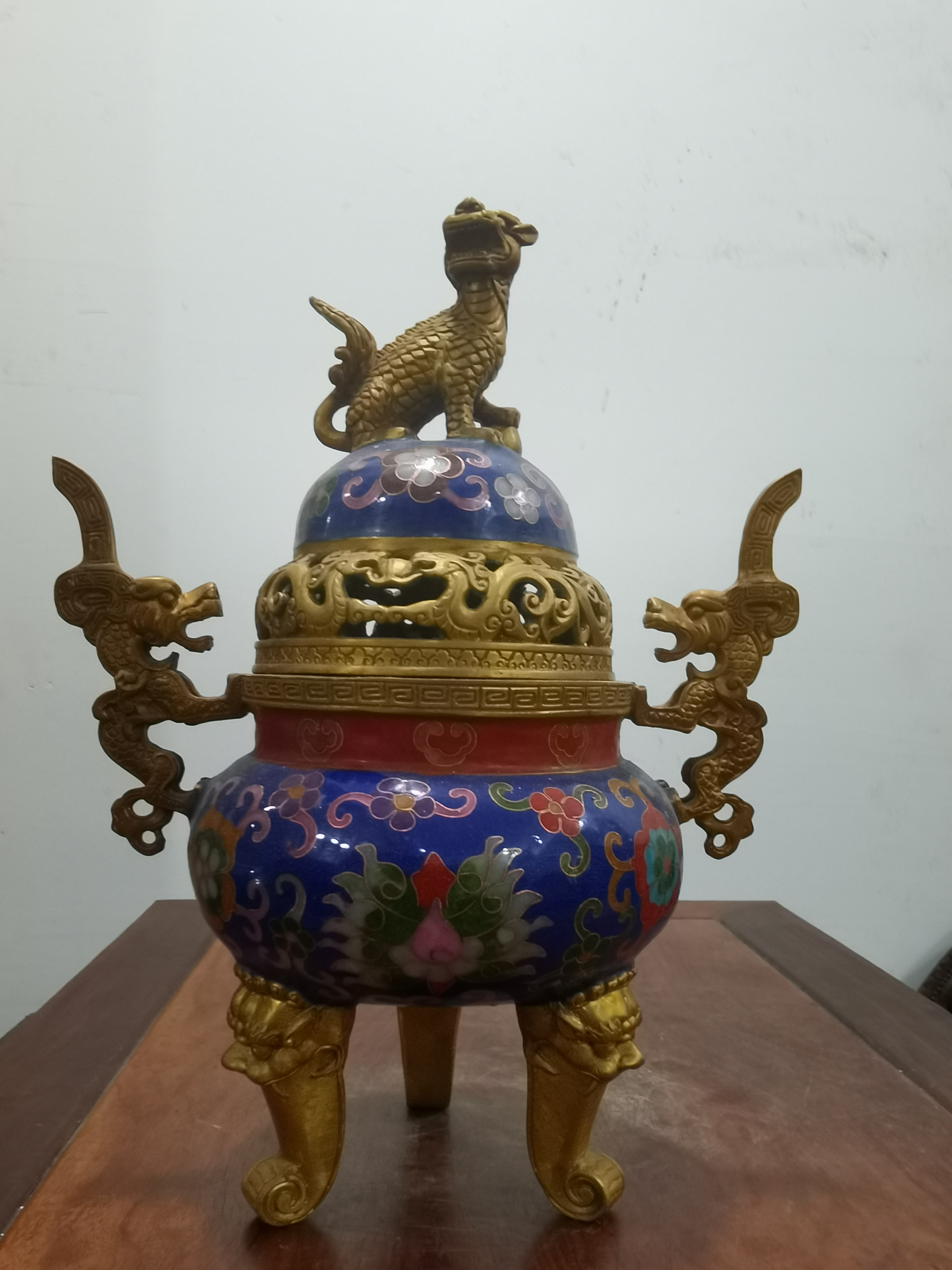 铜胎景泰蓝站龙耳麒麟熏香炉