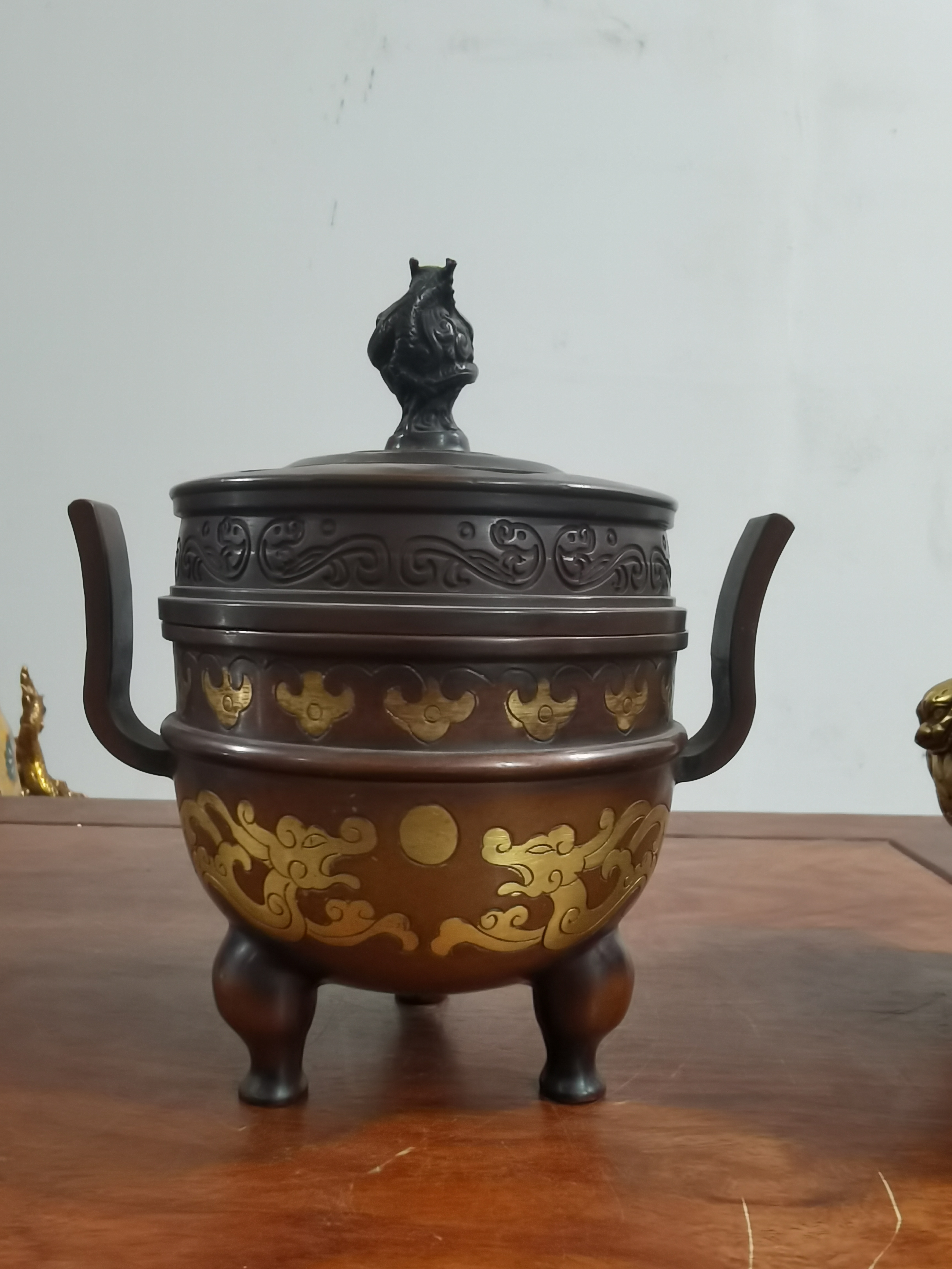 紫铜鎏金二龙戏珠熏香炉