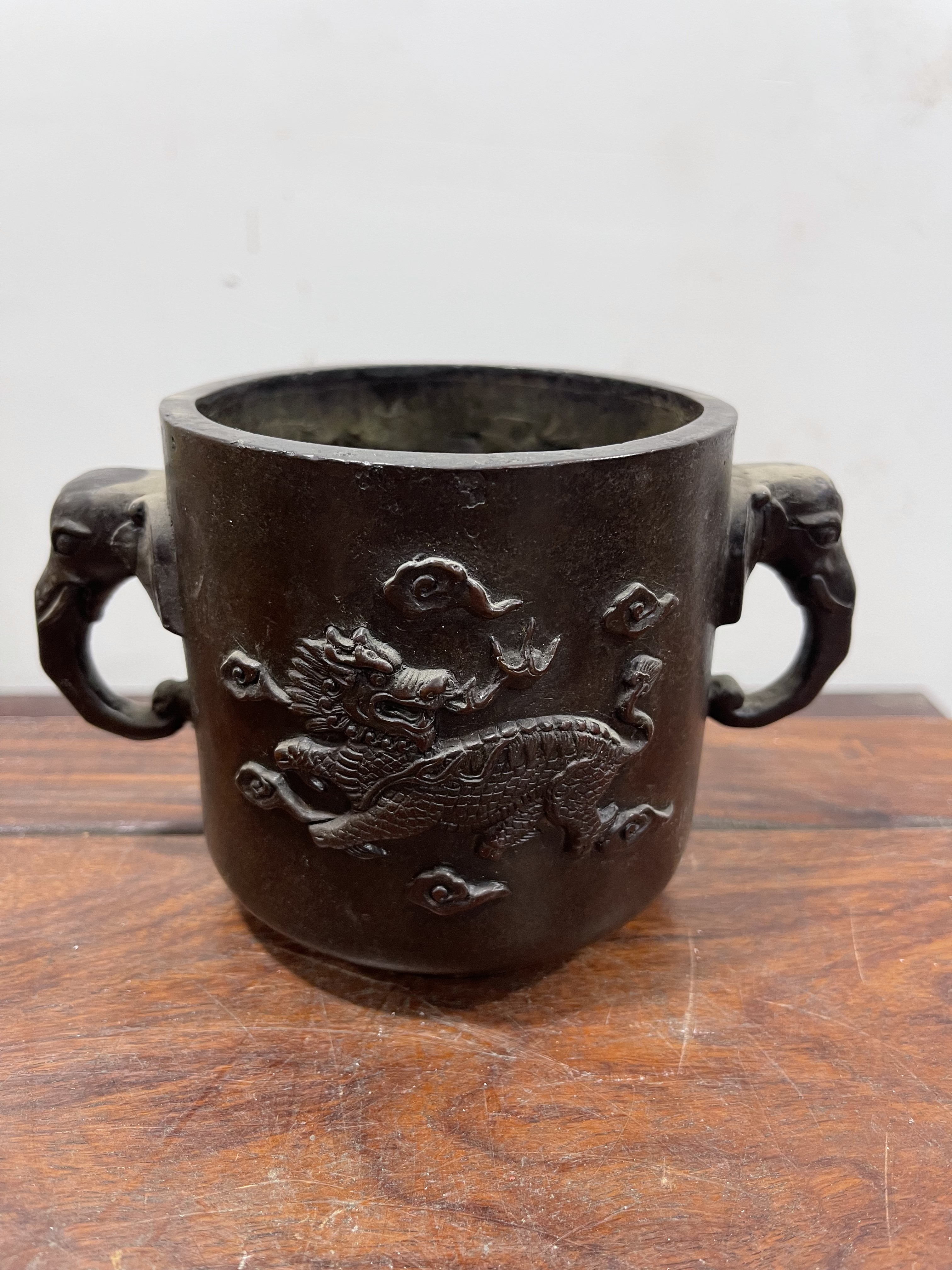 精铜象鼻耳麒麟献宝香炉