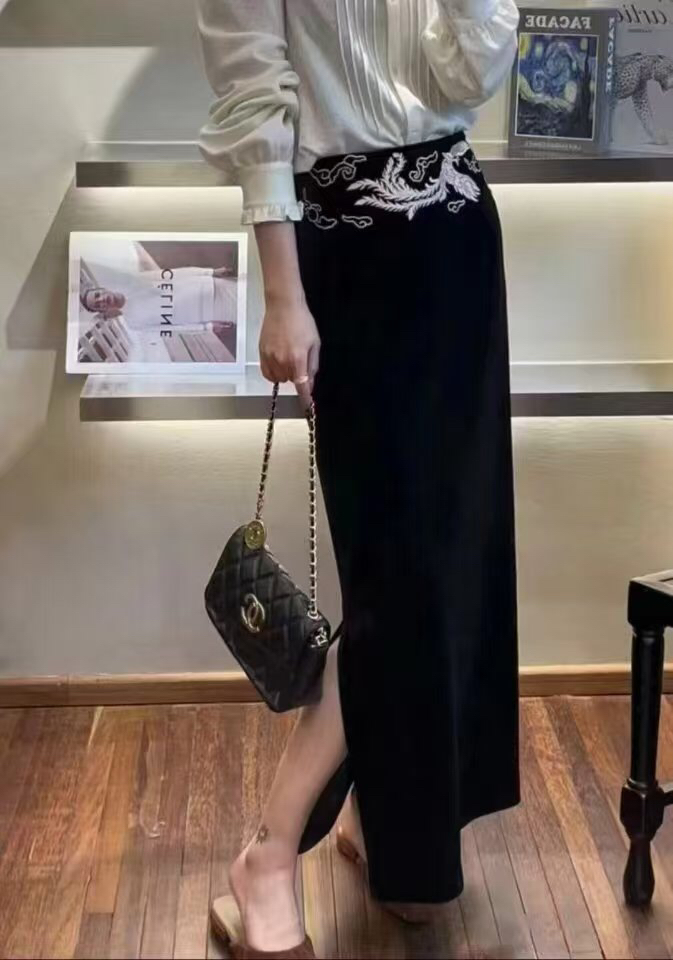 25年丝绒半长裙腰间刺绣凤凰于飞时尚黑色