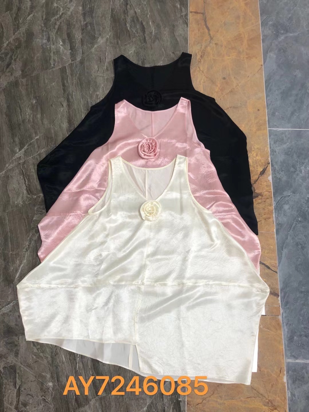 深圳南油原创2024新款AYU家V领玫瑰花朵背心裙7246085