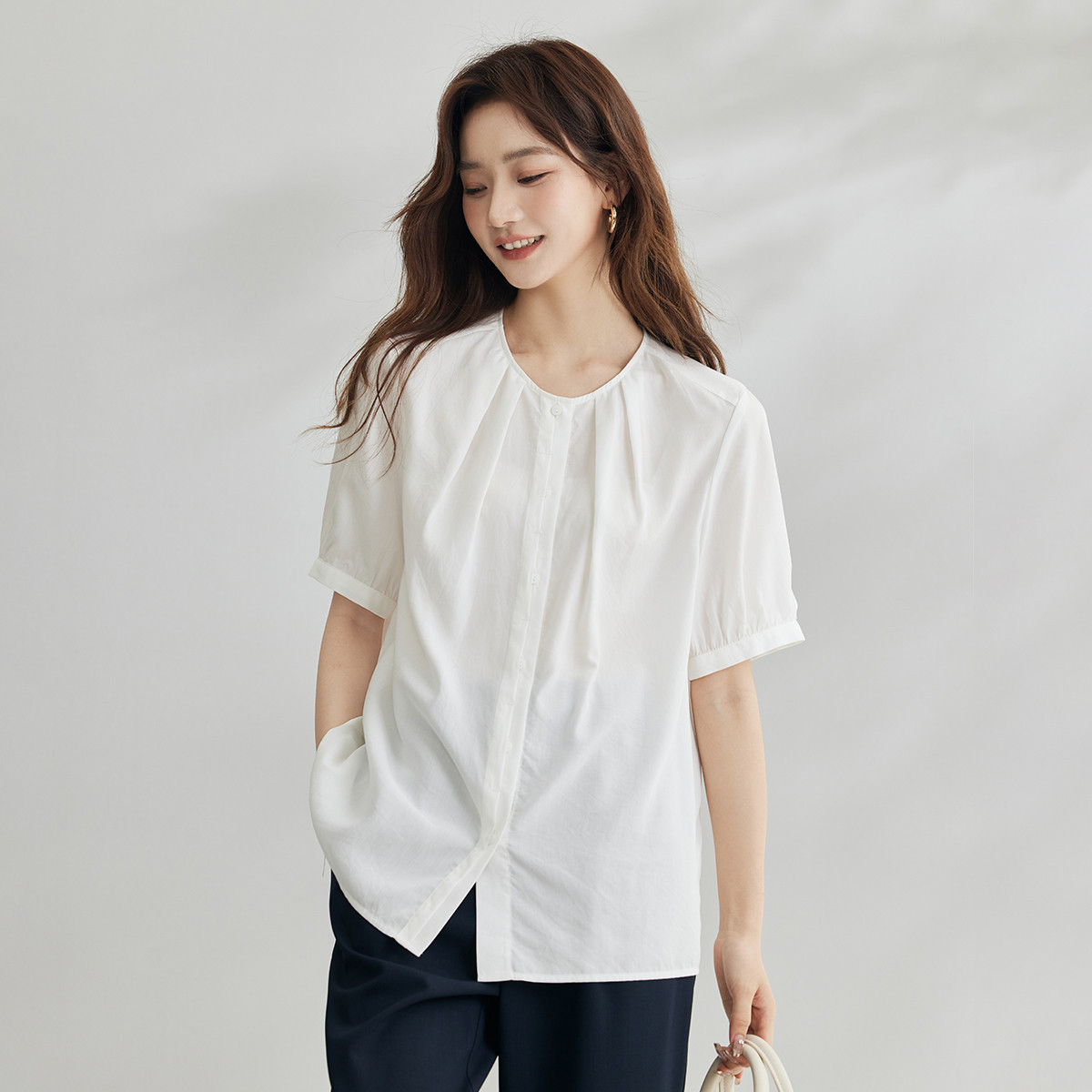 茵曼夏季女衬衫衬衣短袖新款圆领休闲通勤时尚纯色爆款百搭舒适