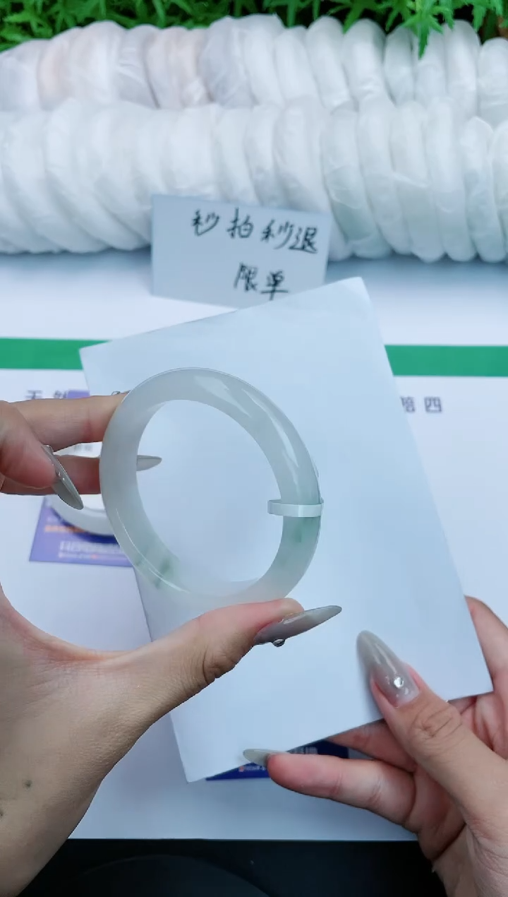 【闪购商品】石英质玉手镯未镶嵌231