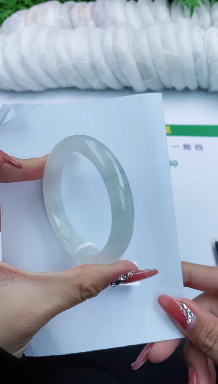 【闪购商品】石英质玉手镯未镶嵌380