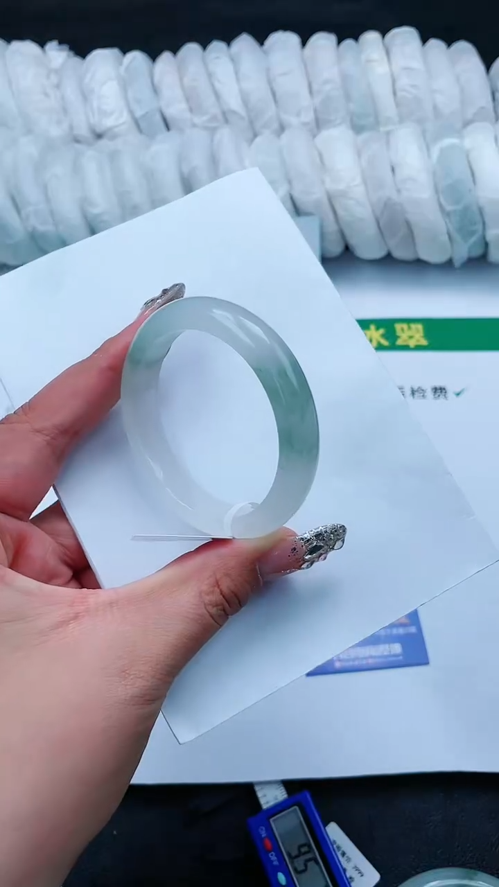 【闪购商品】石英质玉手镯未镶嵌245
