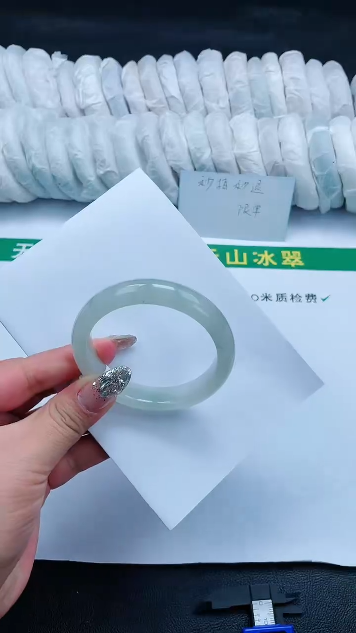 【闪购商品】石英质玉手镯未镶嵌23