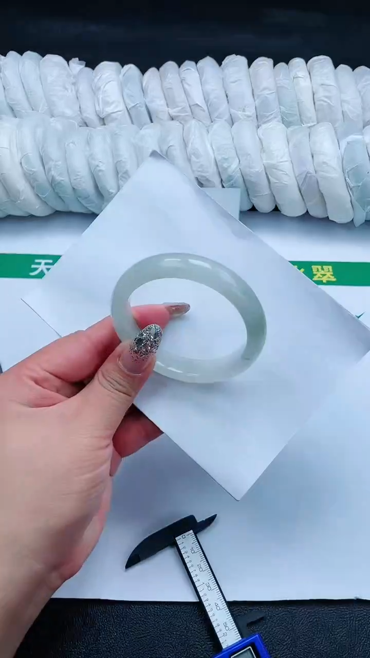 【闪购商品】石英质玉手镯未镶嵌213