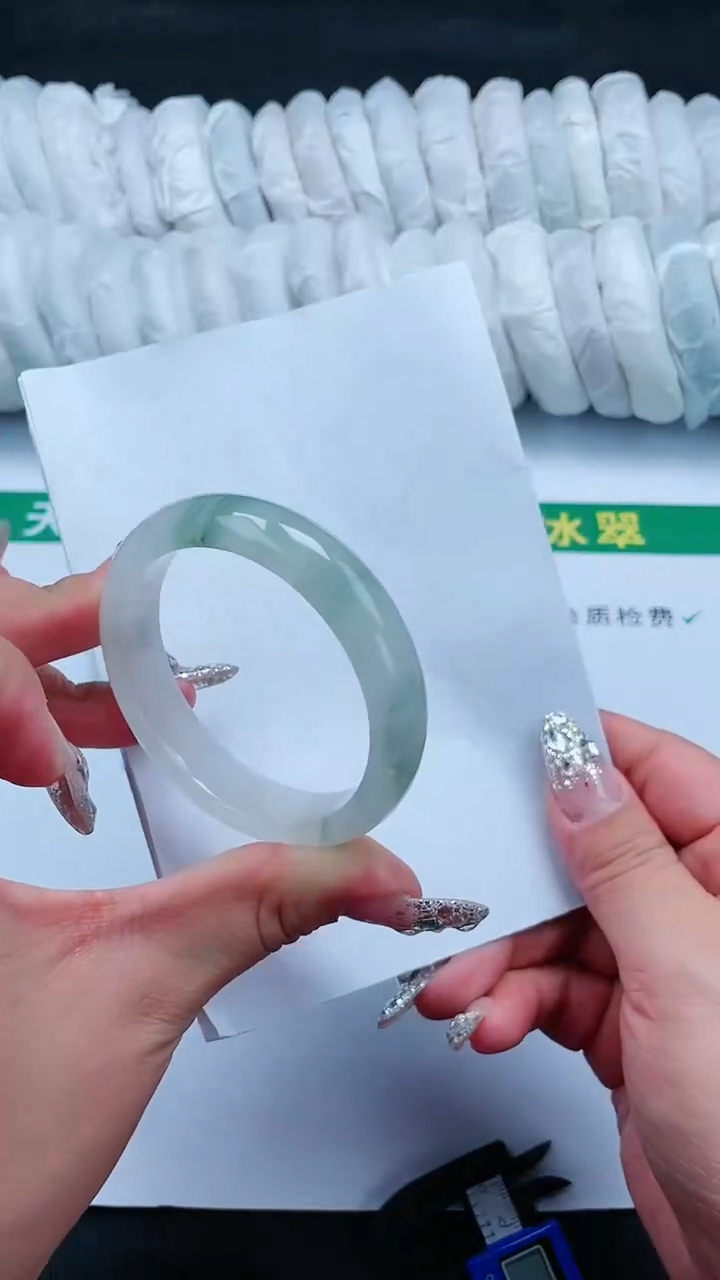 【闪购商品】石英质玉手镯未镶嵌385