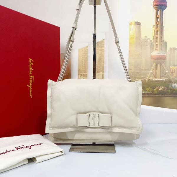 95新/菲拉格慕/妃鱼/单肩包/市场价13000/240825MY0030