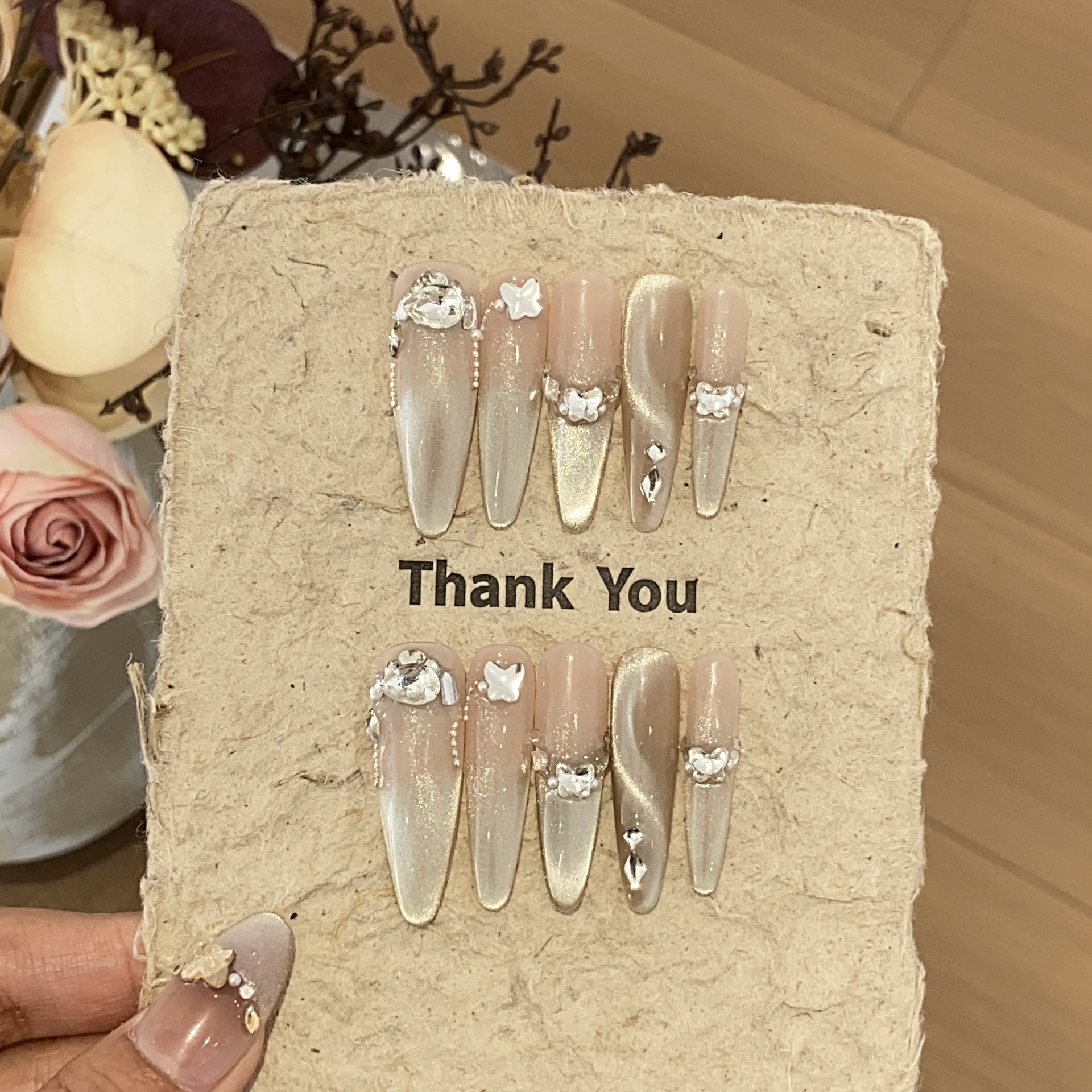 初见【浮光跃金】渐变侧光猫眼珍珠链条小碎钻飘带猫眼穿戴甲