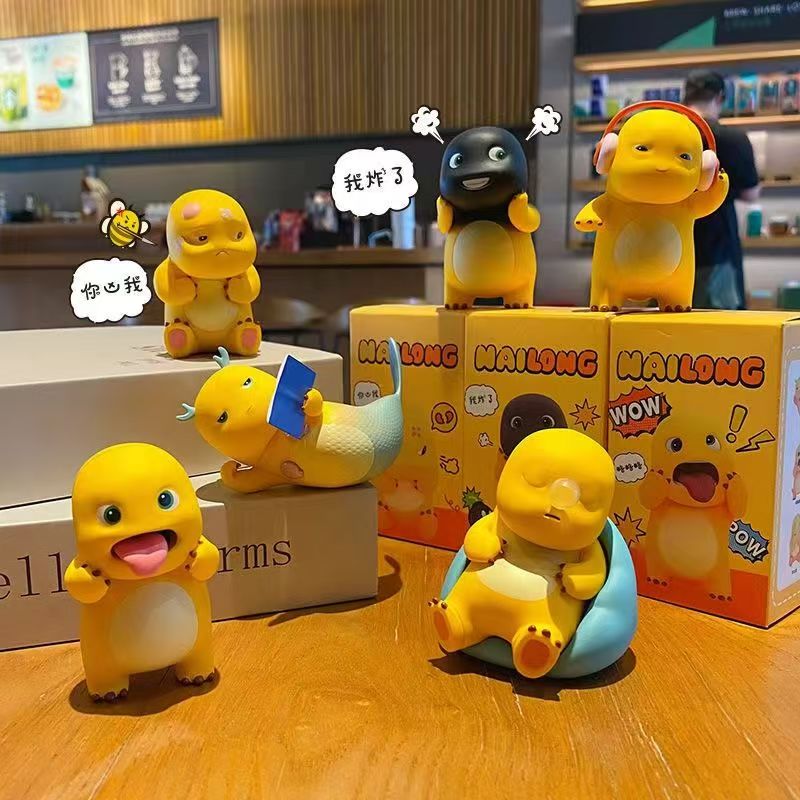 新款奶龙摆烂日常系列创意摆件公仔玩偶潮玩摆件办公室手办饰品