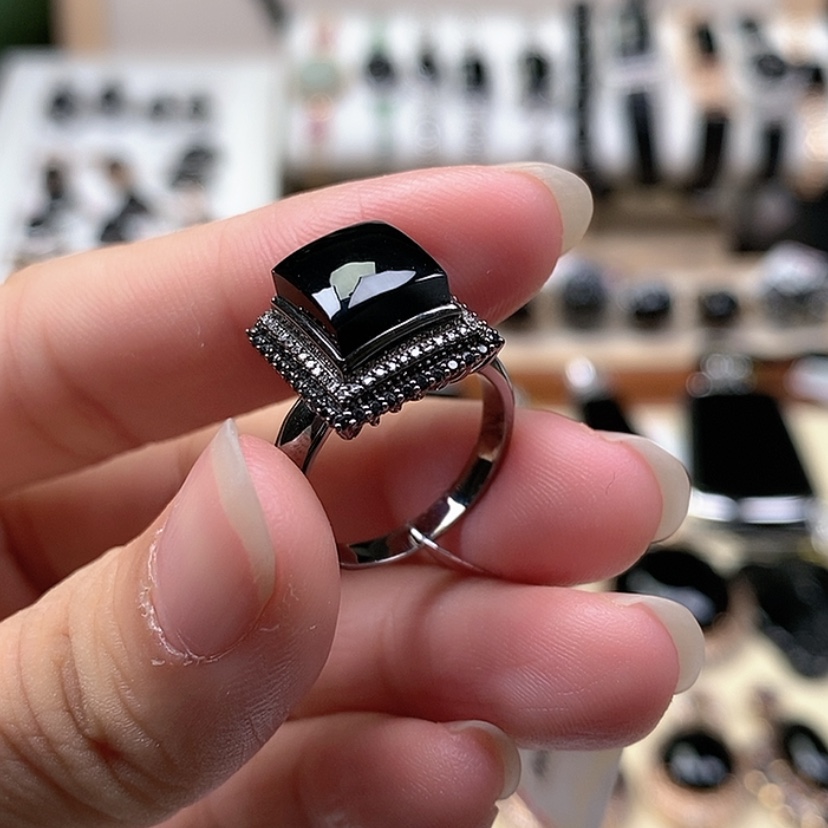 【闪购商品】翡翠戒指18K金镶嵌墨翠