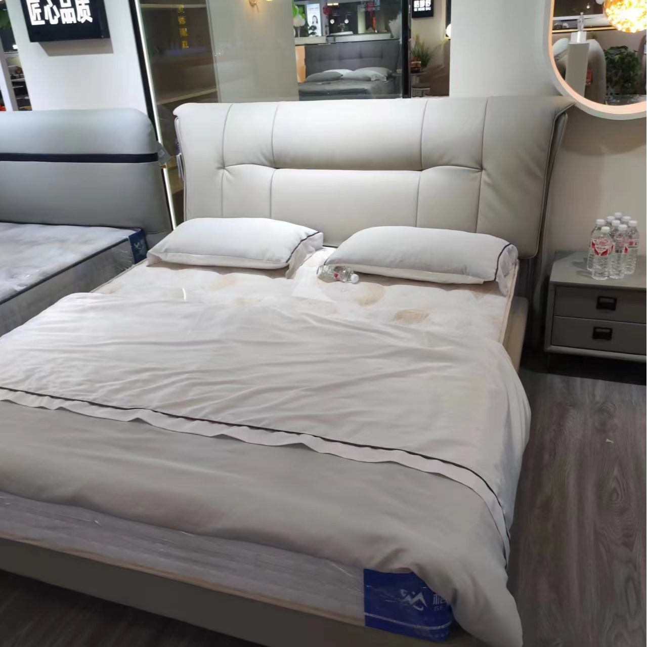 主卧双人生态皮软体床