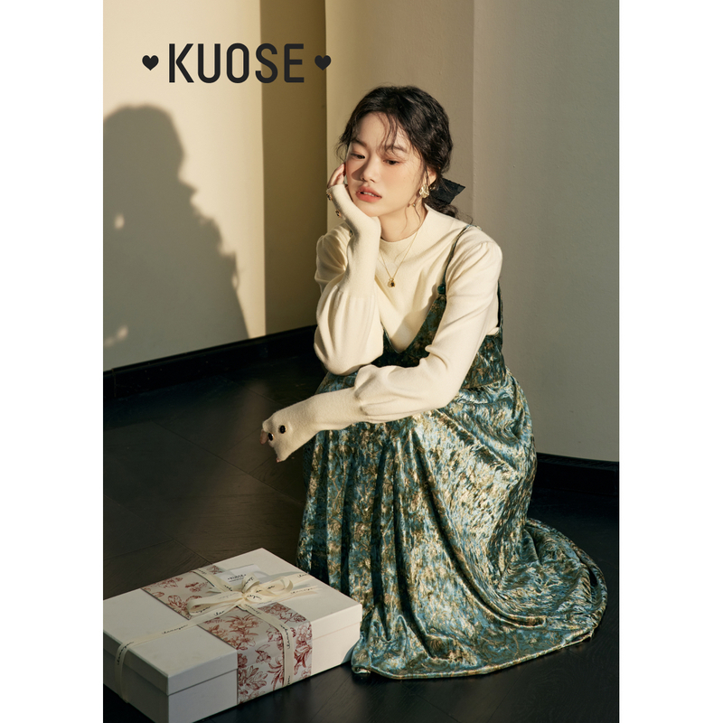 阔色法式绿色丝绒吊带裙2024冬女圣诞穿搭连衣裙长裙子KSB2312009