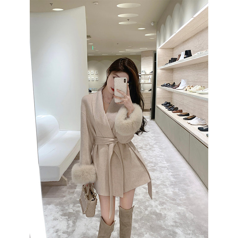 01巴黎恋人秋冬翻领短款系带裸杏色2023拼接毛毛气质双面毛呢大