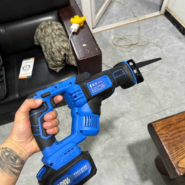 风行五金锂电往复锯。