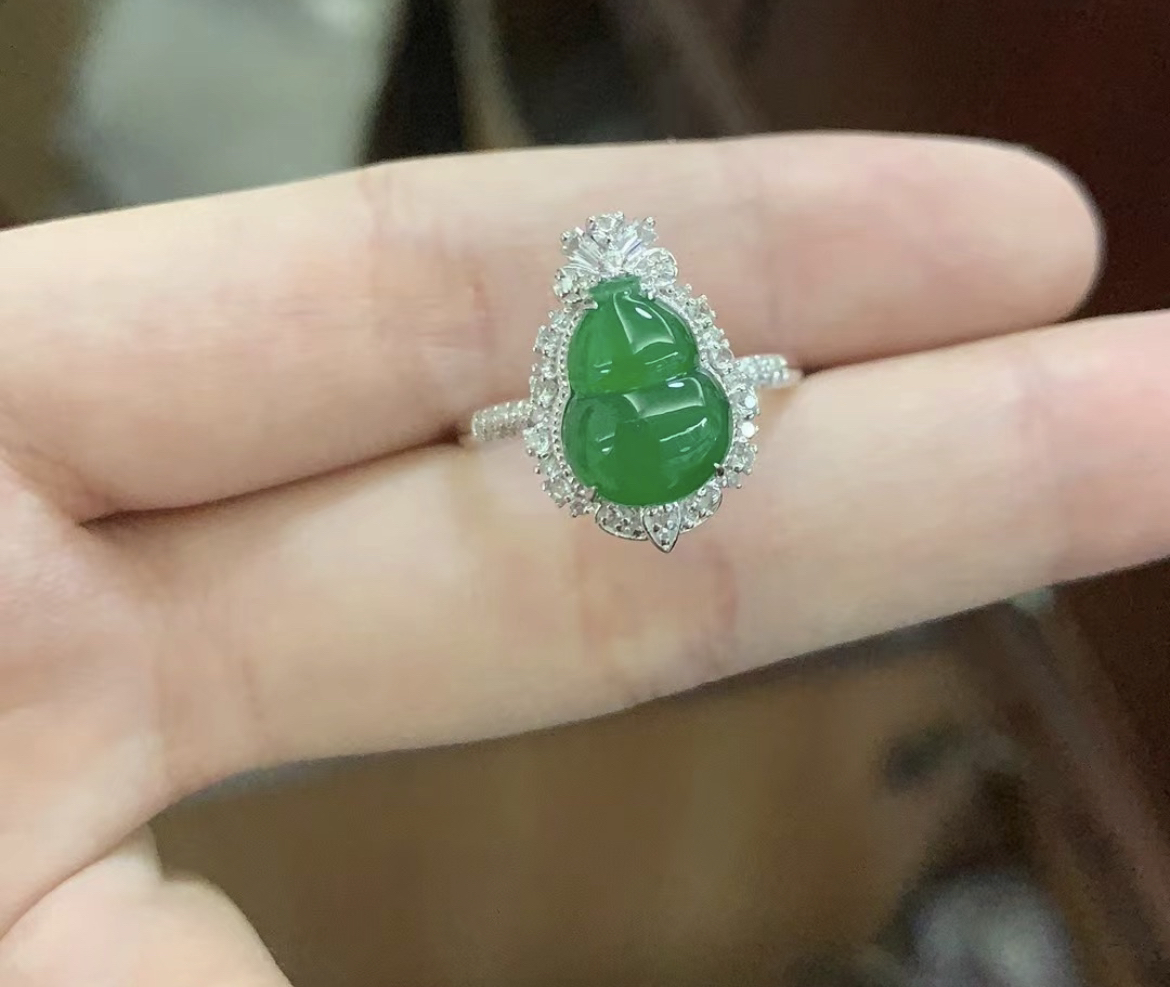 翡翠18k金镶嵌葫芦戒指