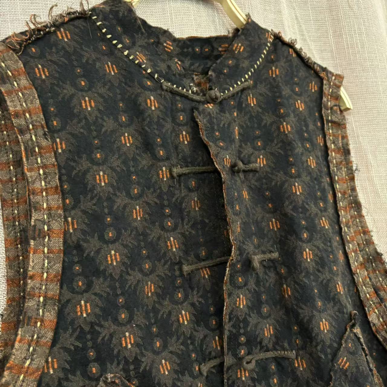 35羊毛%33亚麻%棉32%文艺复古提花羊毛混纺马甲