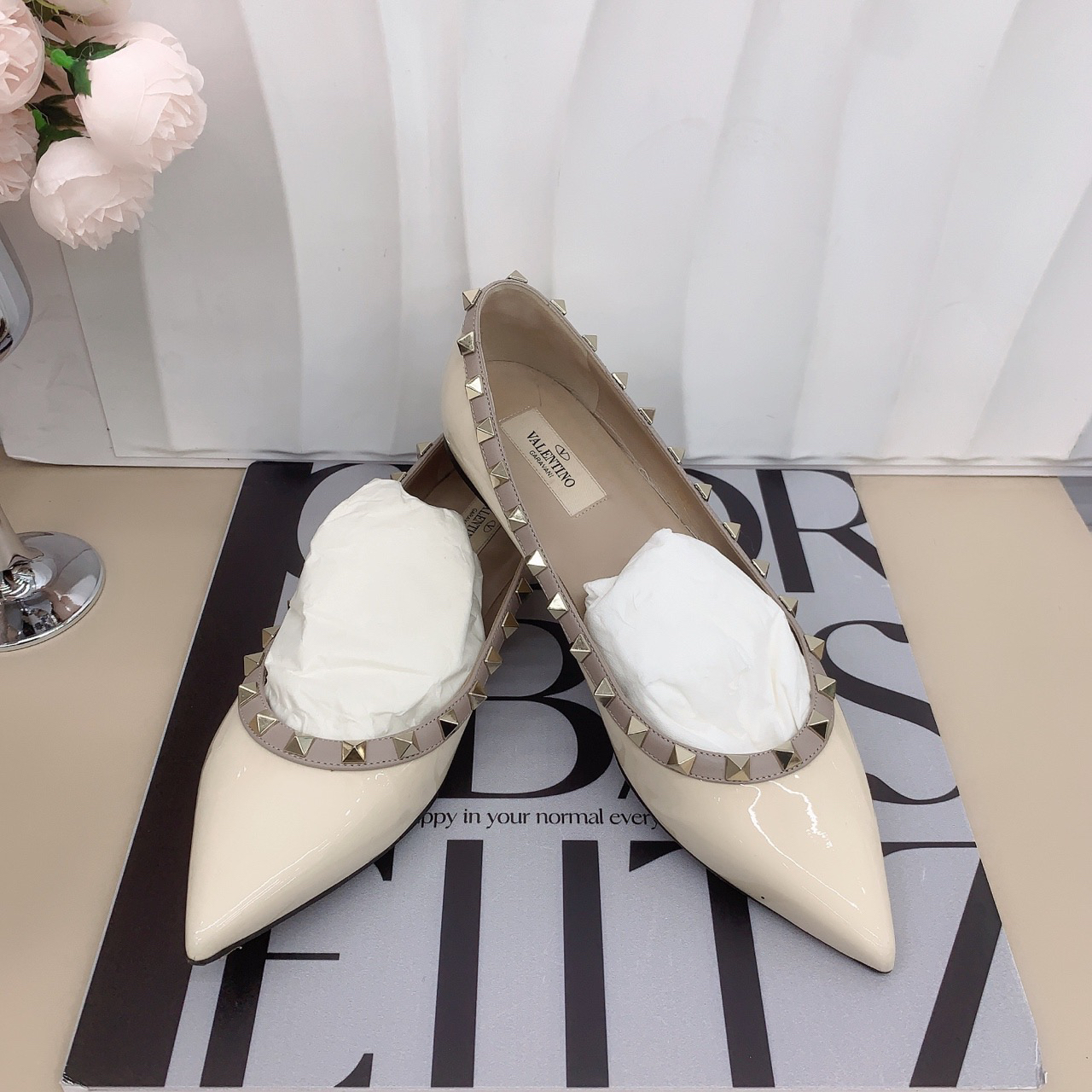 95新 Valentino/华伦天奴 华伦天奴 铆钉米色38码半