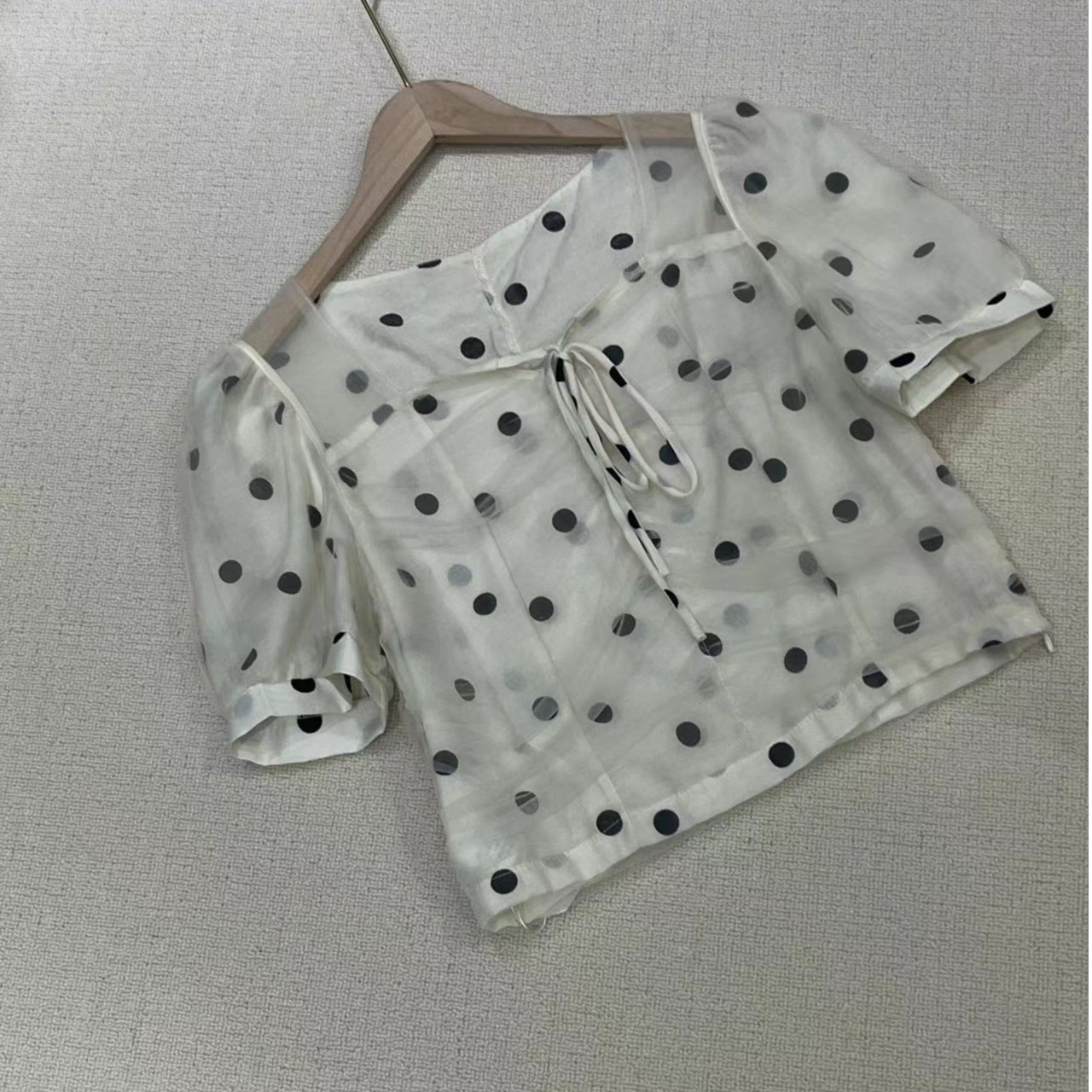 经典波点时尚洋气小衫