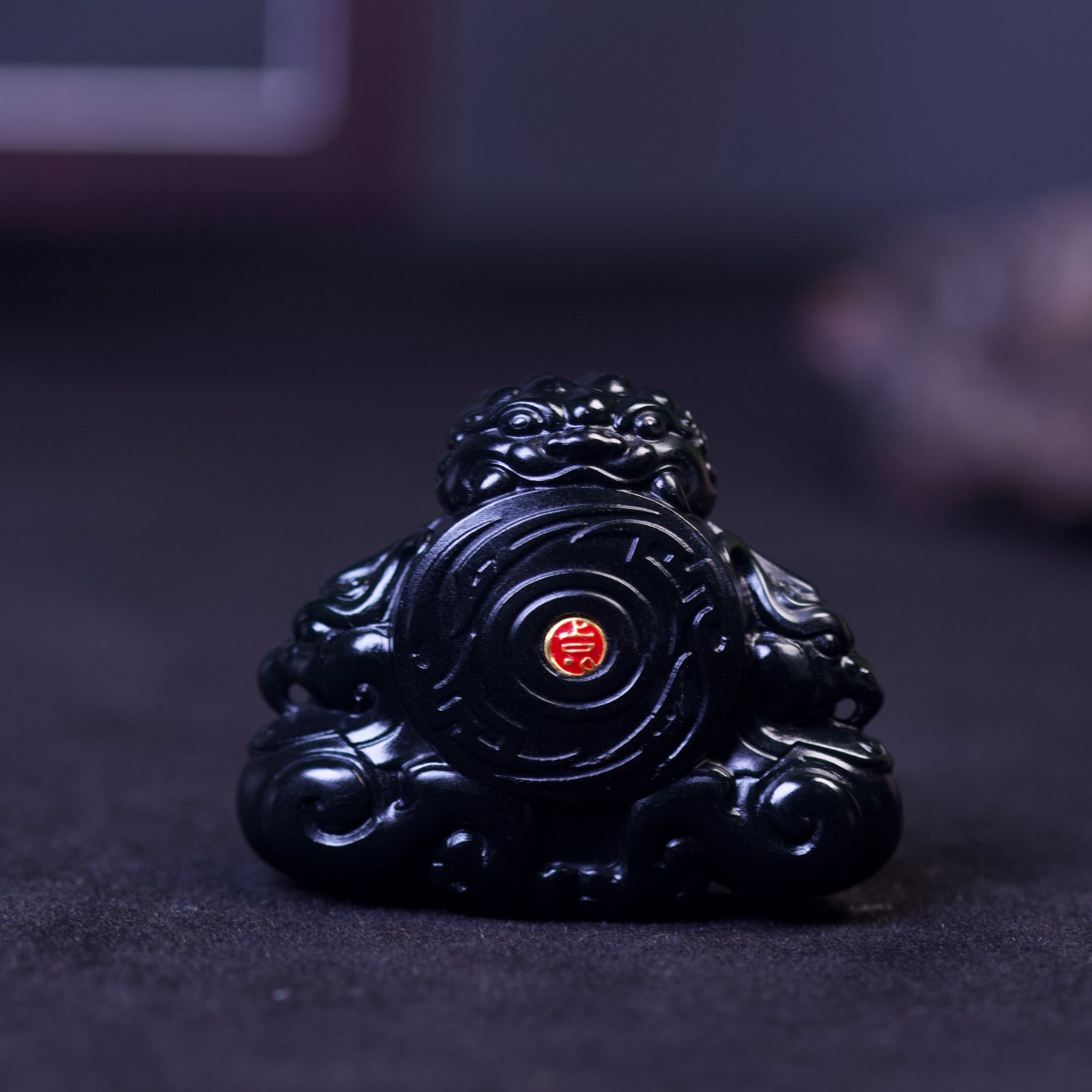 【上品典藏】和田玉黑青料留皮兽面仿古朱雀吊坠男士手工制作轻奢