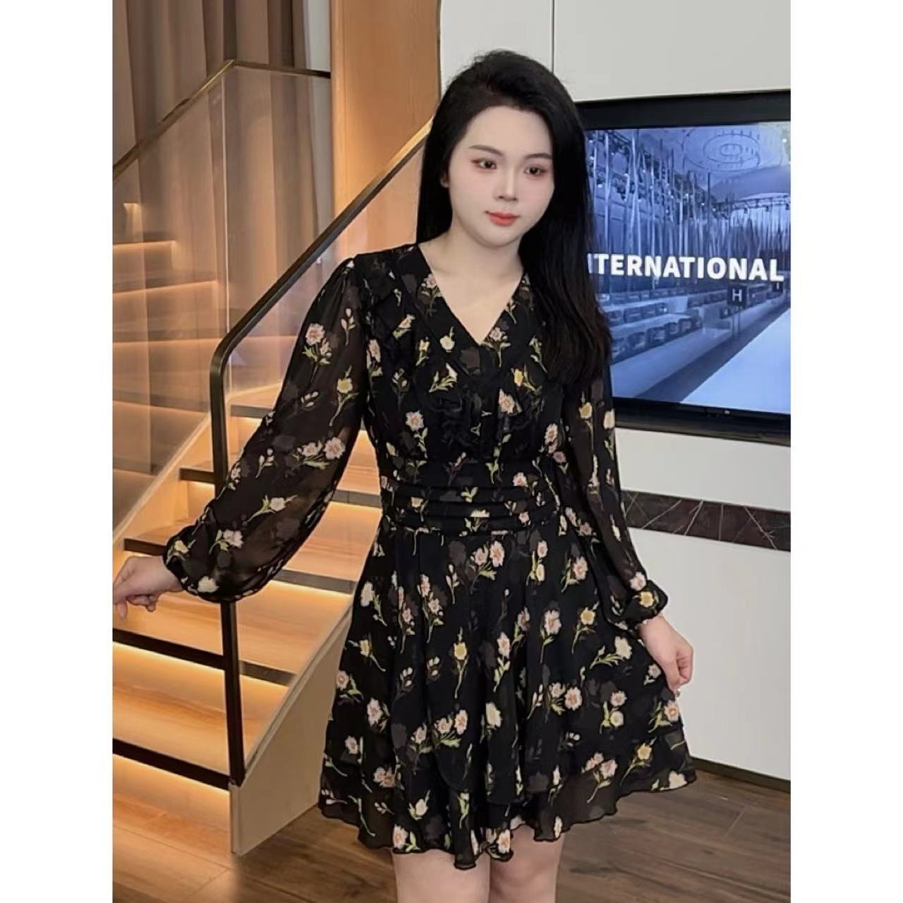 大梦微胖定制【DM856】遮肚气质显瘦长袖方领碎花裙