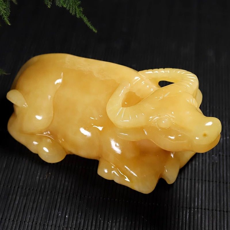 天然米黄玉生肖牛摆件卧牛客厅桌面摆件