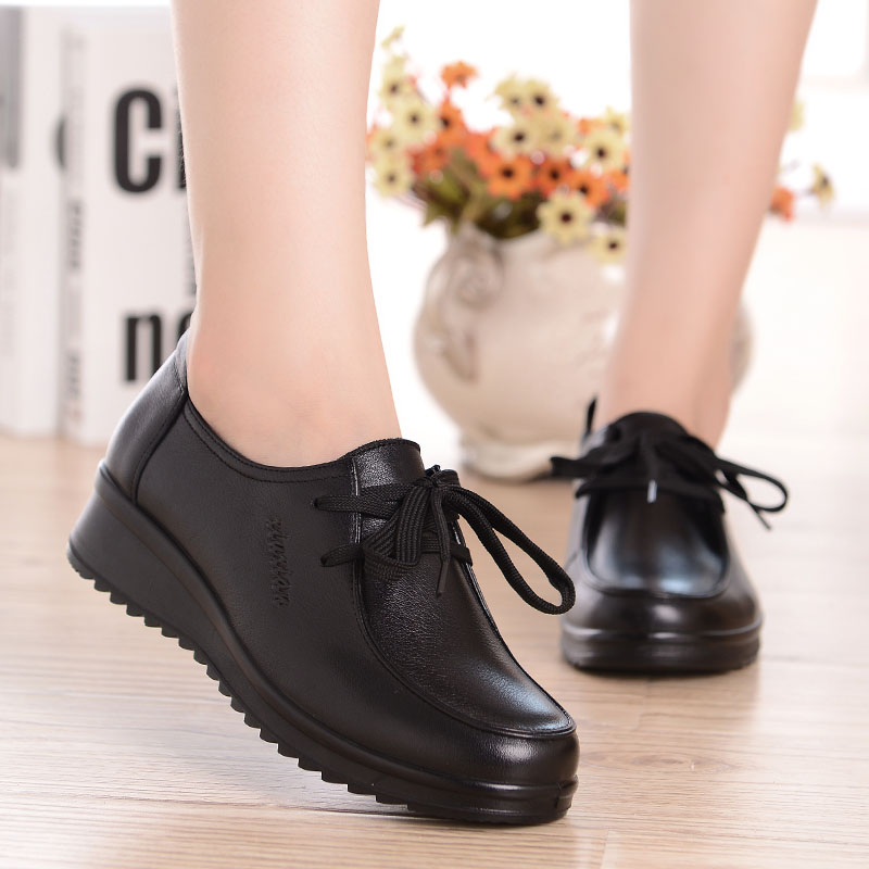 春秋妈妈鞋真皮软底中年皮鞋女平底老人43大码41中老年加绒单鞋34