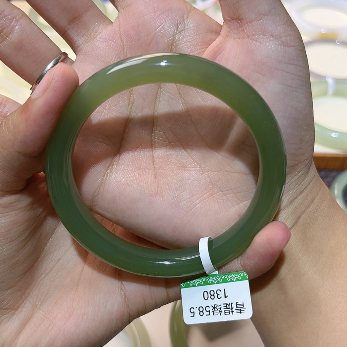 【闪购商品】和田玉手镯未镶嵌居*然