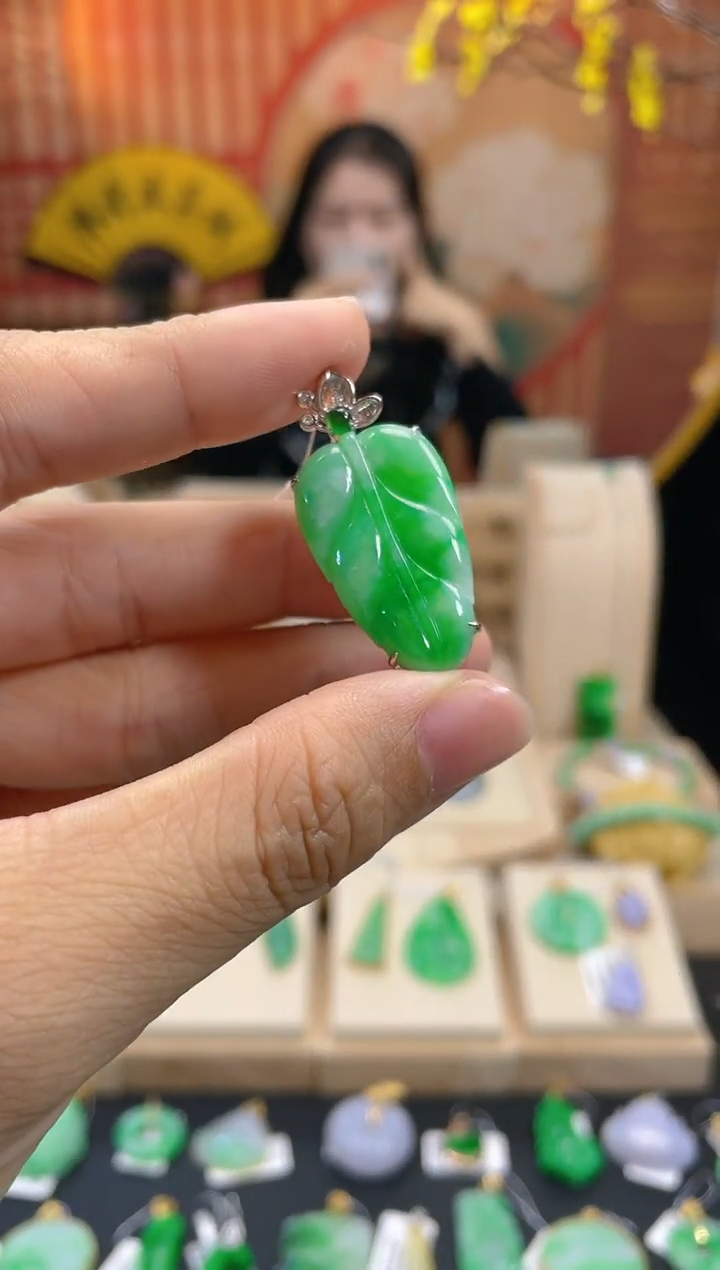 【闪购商品】翡翠颈饰18K金镶嵌假一赔三