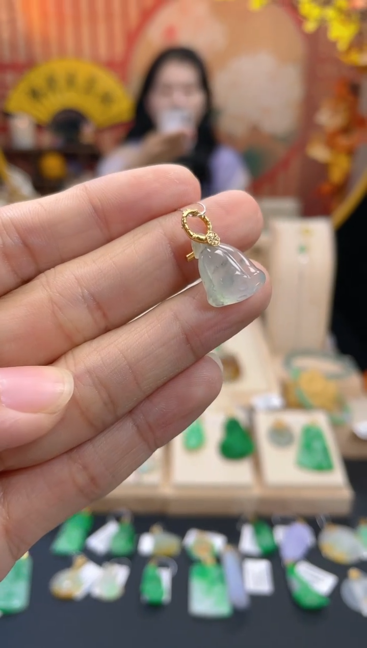 【闪购商品】翡翠颈饰18K金镶嵌假一赔三