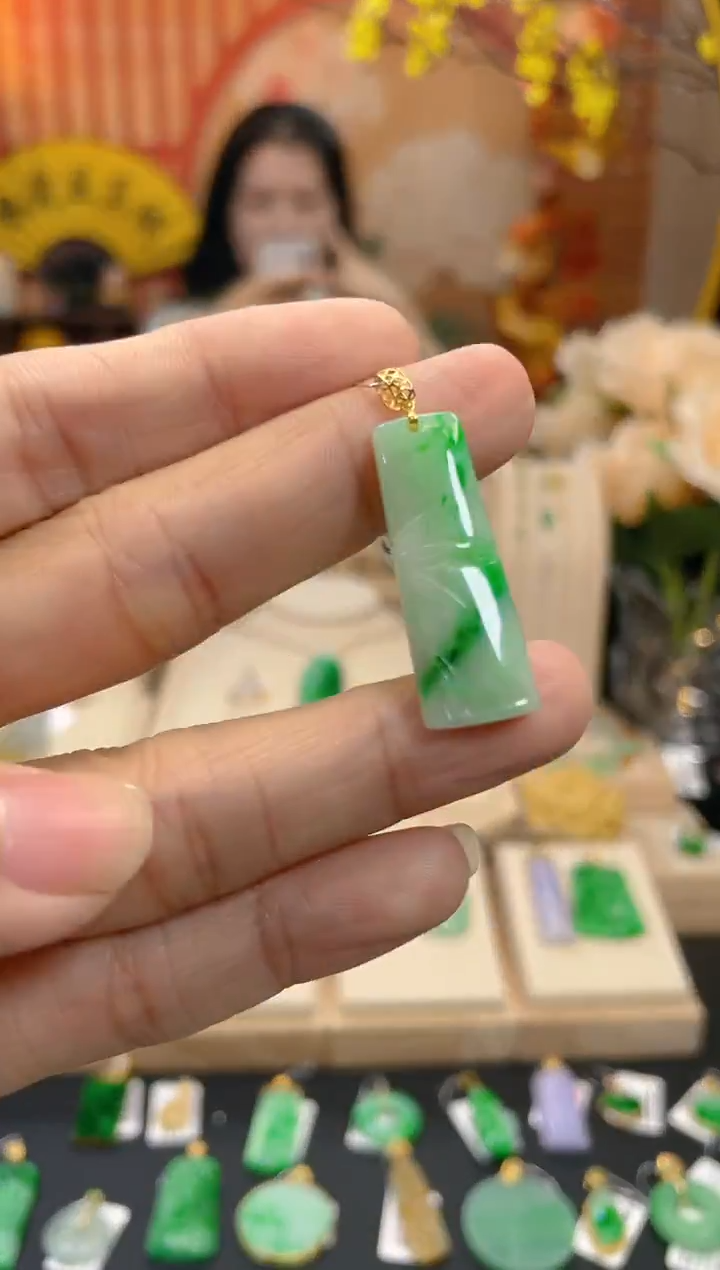 【闪购商品】翡翠颈饰18K金镶嵌假一赔三
