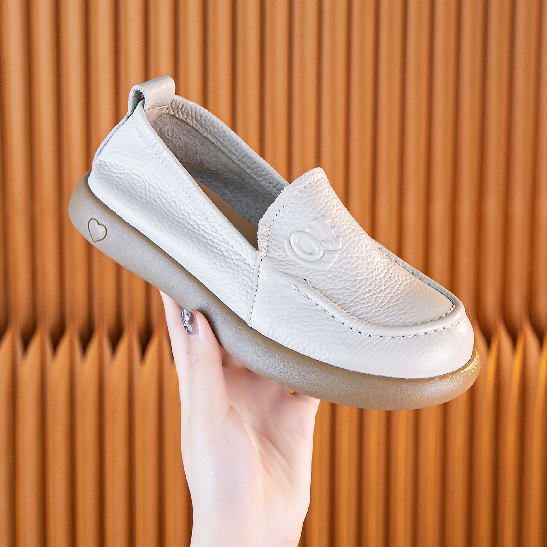 头层牛皮平底单鞋春秋新款软底舒适妈妈鞋宽头软底一脚蹬中年皮鞋