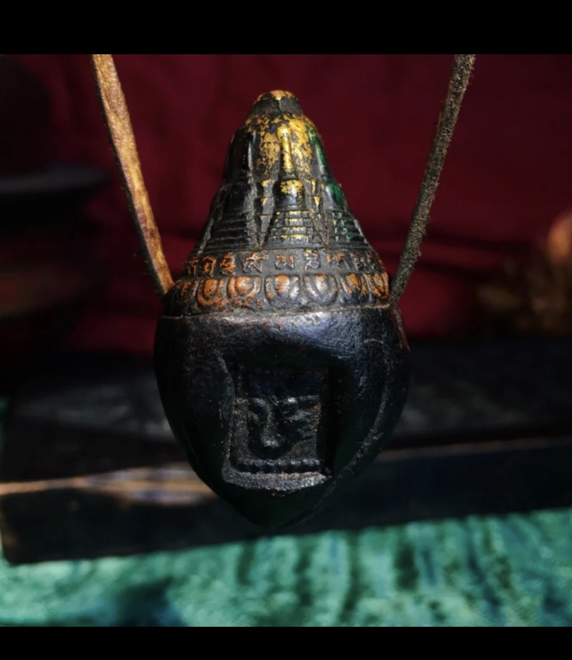 一代娘拉擦擦藏地正统庙供品相精美男女脖挂配饰