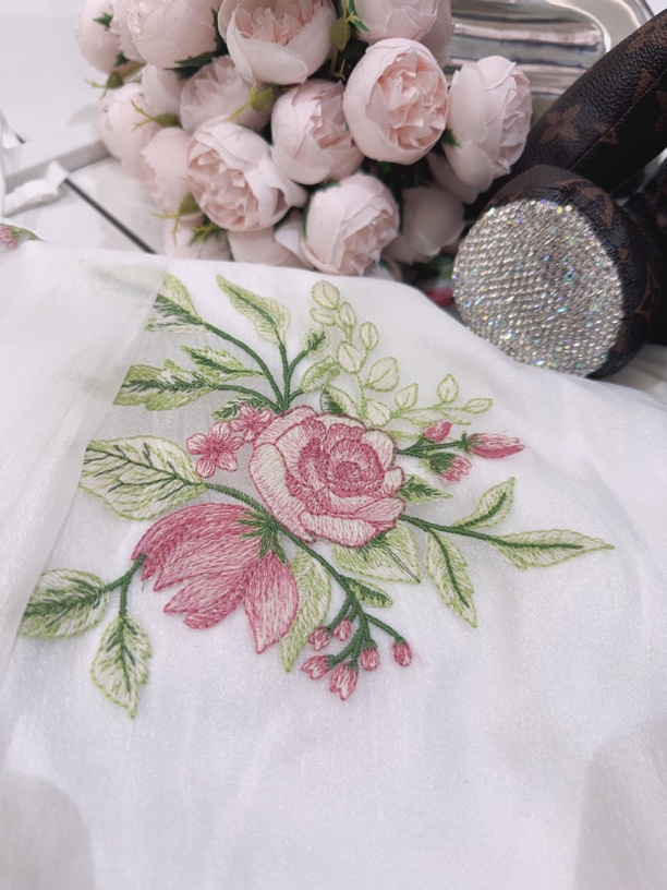 重工刺绣绣高品质百搭吊带裙古风白色