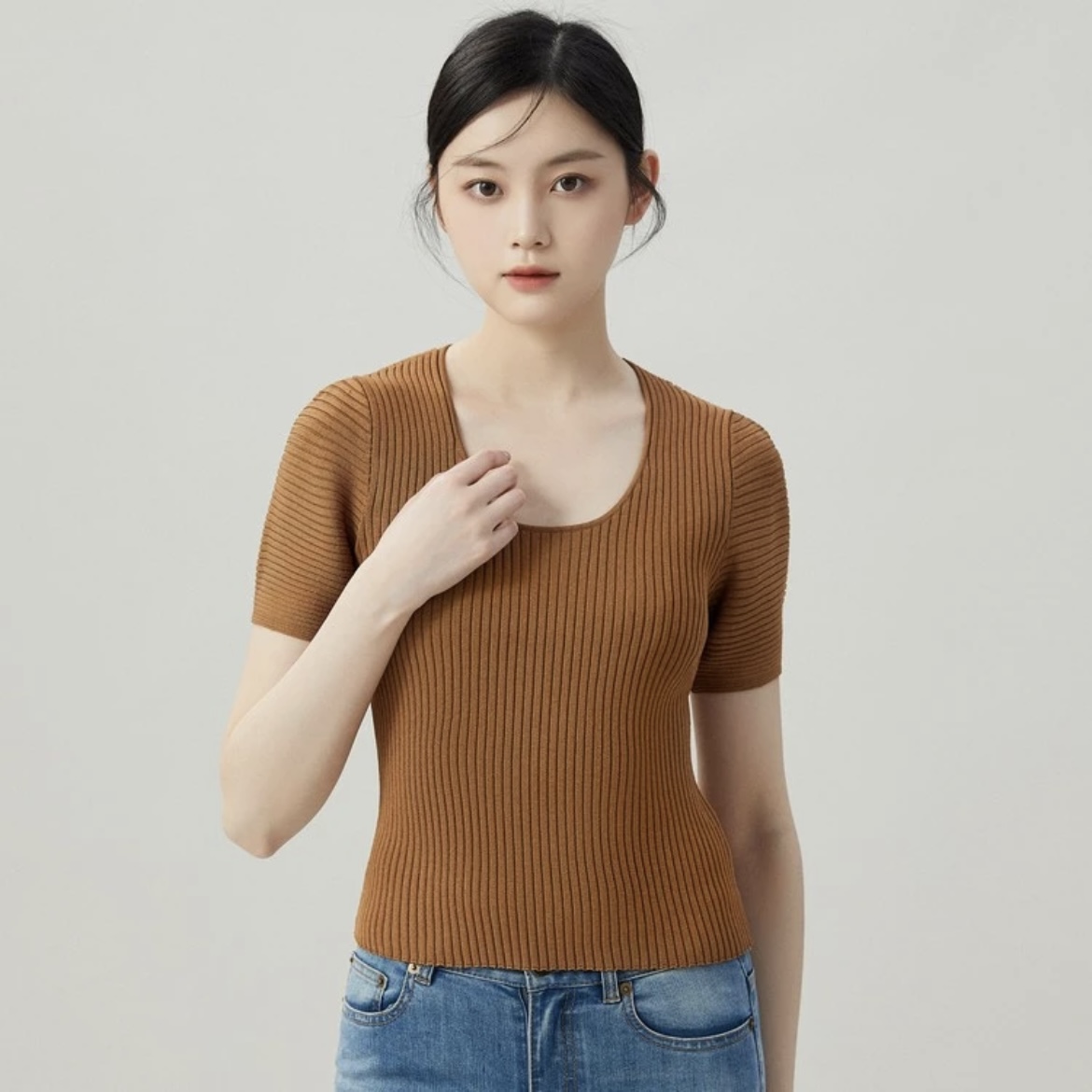 AMASS/阿玛施薄款简约圆领显瘦针织短袖套头时尚百搭款/5399584