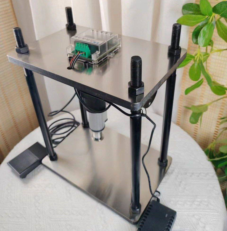 云祈电动静音压力机奶片机  二代大压力进口电机