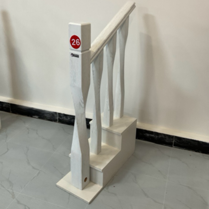 玉溪本土木楼梯木门