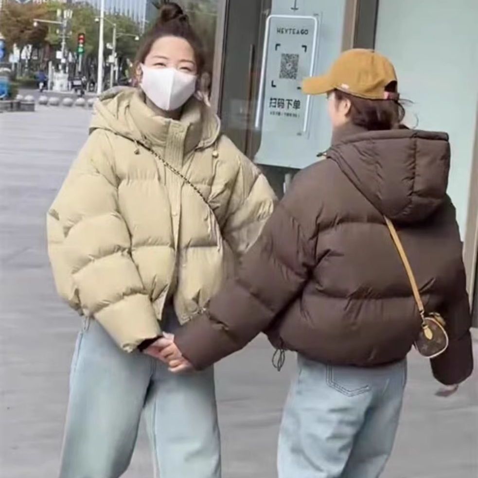 雪中飞连帽羽绒服女短款2023冬季新款宽松时尚小个子加厚白鸭绒面
