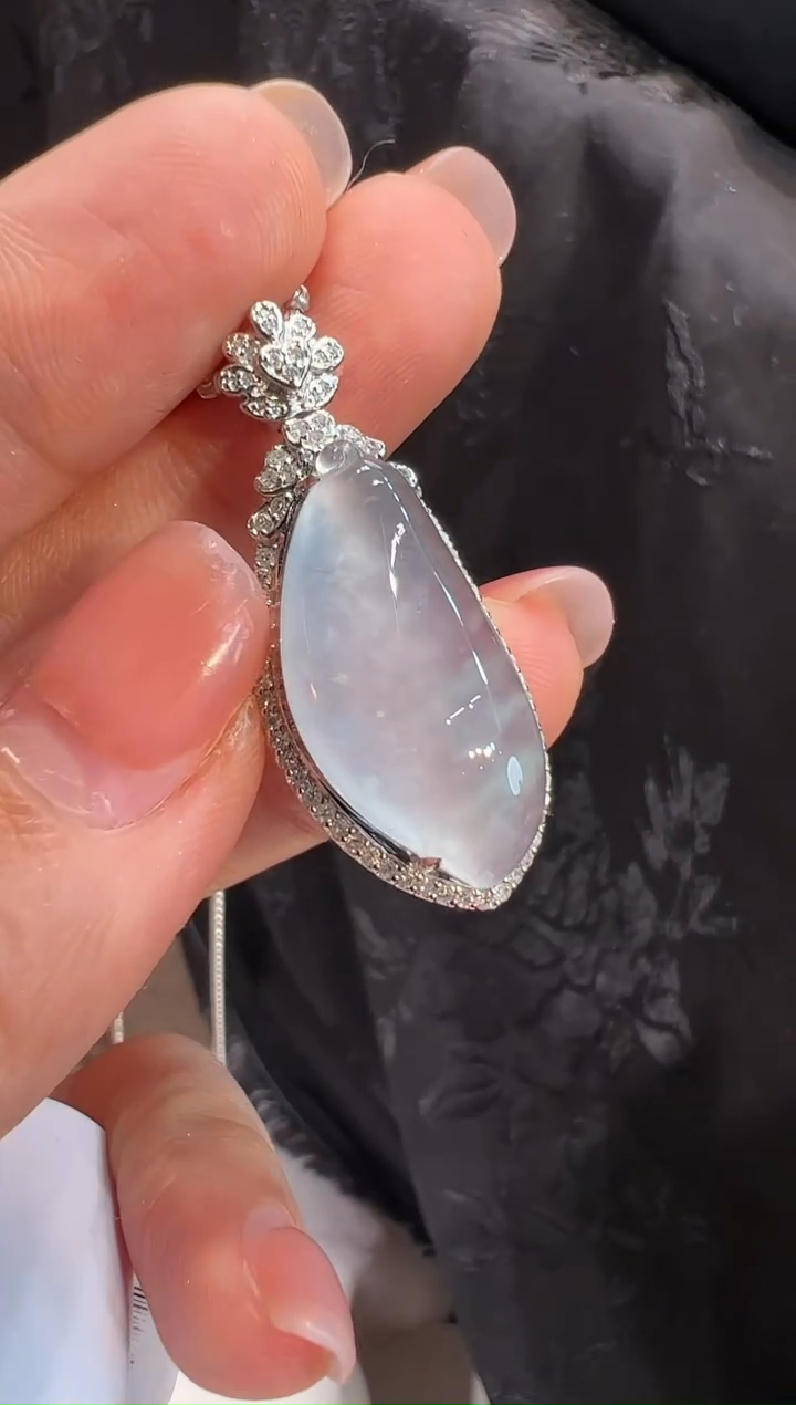 【闪购商品】翡翠颈饰18K金镶嵌吊坠