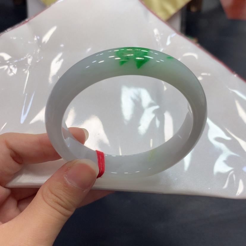 【闪购商品】翡翠手镯未镶嵌小**哈