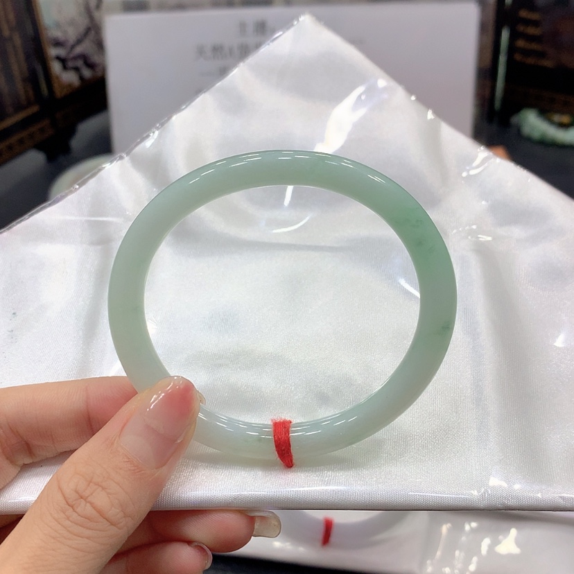 【闪购商品】翡翠手镯未镶嵌笑*啊