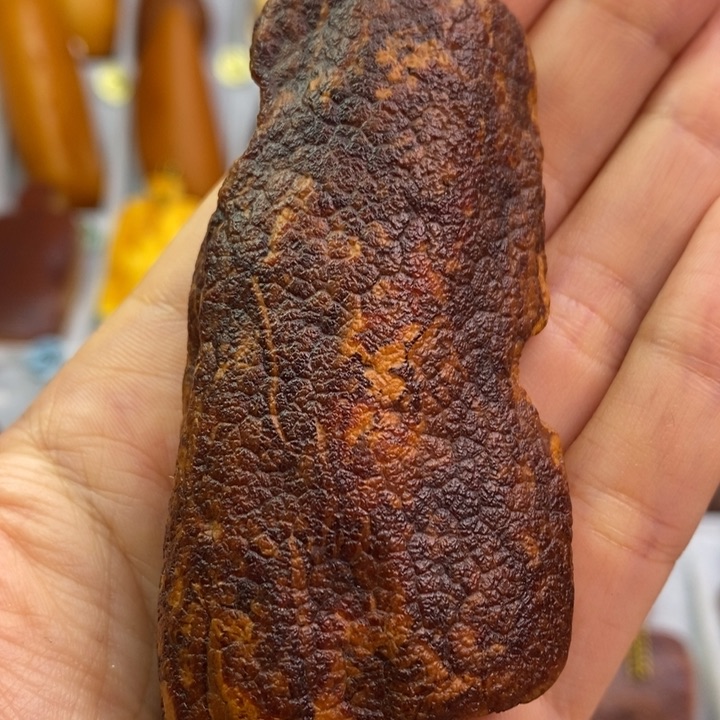 定制琥珀未镶嵌黑金花蜡原石牌子