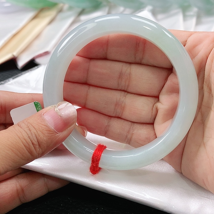 翡翠手镯未镶嵌5757585858